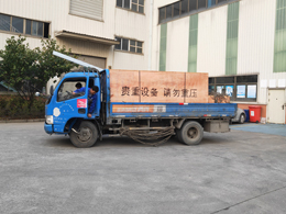发货现场,镭鹰X1洗车机发往河南省信阳市新县萍丰石化加油站
