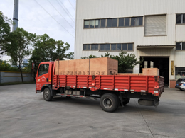 发货现场,镭鹰S90全自动洗车机发往山东省青岛市国油能源加油站