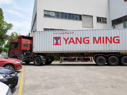 海外发货现场,2台镭翼SG仿形无接触智能全自动洗车机发往摩尔多瓦意美克分公司