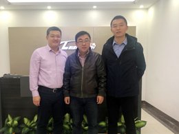 疫情当前国际市场销量依然稳步增长,乌兹别克斯坦客户订购3台镭豹360炫彩型