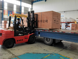 发货现场,镭豹360炫彩型洗车机发往河北省霸州市金弘汽车检测有限公司