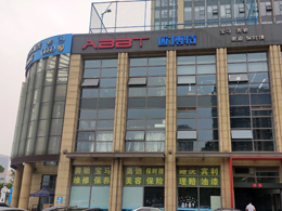 过硬品质火爆热销,杭州市欧博特汽车服务订购一台镭鹰X1全自动电脑洗车机