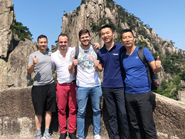 卓越品质畅销海外市场,莫斯科代理商再次订购六台镭豹360洗护一体机