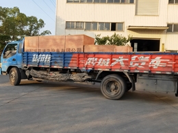 发货现场,镭鹰S90自动洗车机发往辽宁省东港市中国石油加油站