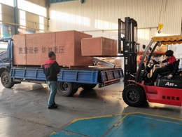 发货现场,镭鹰S90自动洗车机发往河北省邢台市中国石油加油站