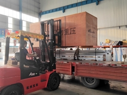 发货现场,镭豹360锐意型洗车机发往山东省烟台市齐鲁石油加油站