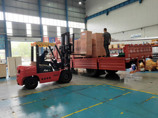 发货现场,镭豹360炫彩型洗车机发往广东省清远市佛冈县柏曼酒店
