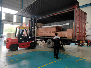 发货现场,镭豹360锐意型洗车机发往河南省安阳市车之宝汽车服务公司