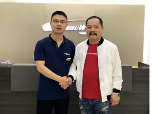 好品质15VIP太阳集团造,上海市侯总来厂订购一台镭豹360炫彩型洗护一体机