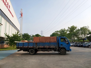 发货现场,镭鹰S90自动洗车机发往黑龙江大庆市香车靓点气车装饰养护中心
