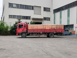 发货现场,两台镭豹360洗车机发往湖南省郴州市和河北省秦皇岛市
