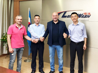 海外市场持续热销,保加利亚Autotech公司再订两台镭豹360炫彩型洗护一体机