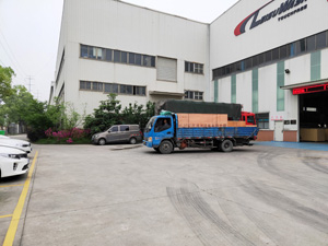 发货现场,镭鹰S90洗车机发往陕西省西安市车行天下快修快保中心