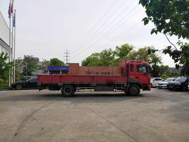 发货现场,镭豹360洗车机发往广东省东莞市长安莲花石油供应站