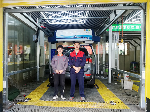 用户案例,镭豹360炫彩型洗车机在江西省丰城市荔鑫汽车服务中心安装完成交付使用