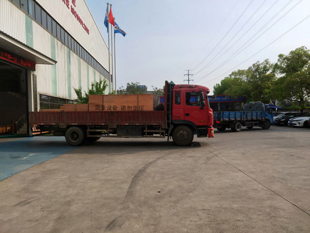 发货现场:镭鹰X1洗车机发往陕西省榆林市府谷县职业技术学校
