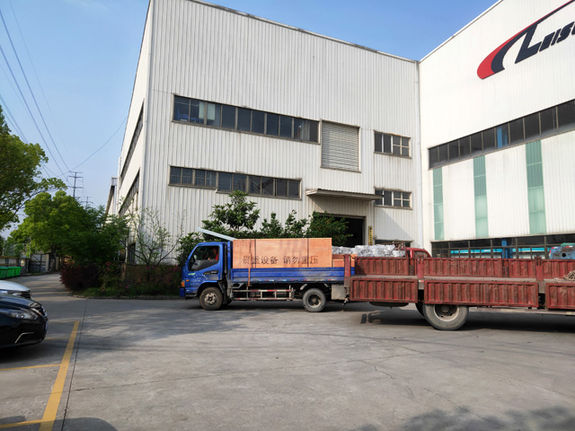 发货现场,镭鹰S90洗车机发往贵州省毕节市生机加油站