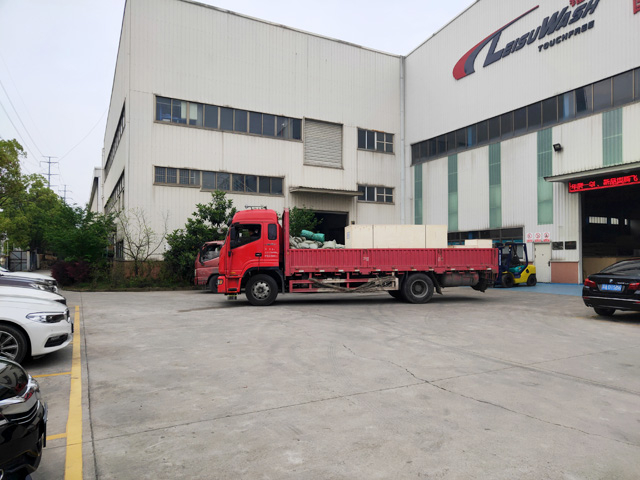 海外发货现场,镭鹰S90风干型洗车机发往斯里兰卡TT Car Wash
