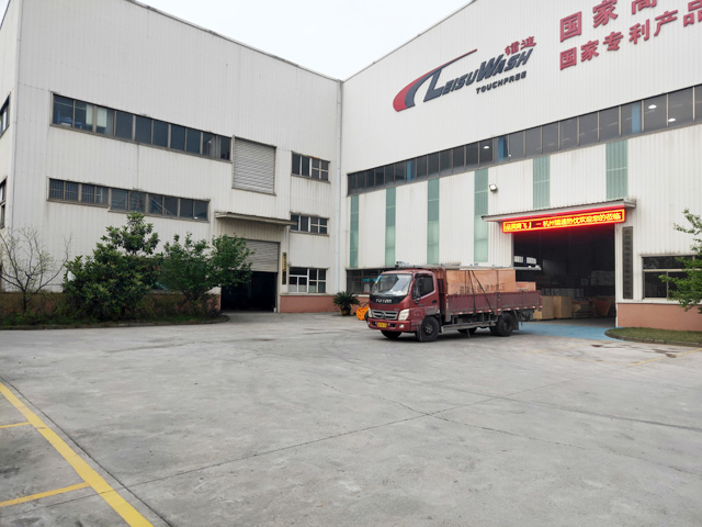 发货现场,镭豹360洗车机发往河南省郑州市锦鸿恒昌汽车销售公司