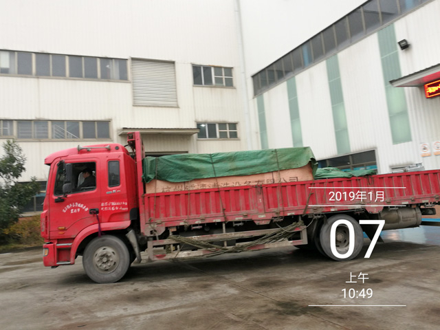 国内发货现场:镭豹360全自动洗车机发往江苏省常州市广宇加油站
