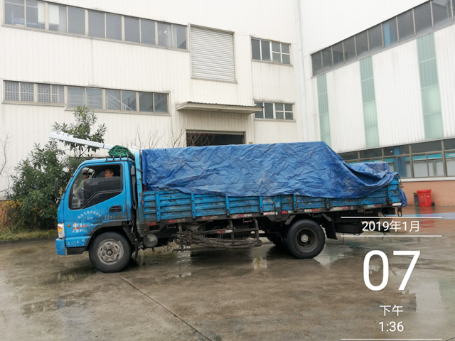 国内发货现场:镭豹360全自动洗车机发往河北省迁安市鑫达钢铁有限公司