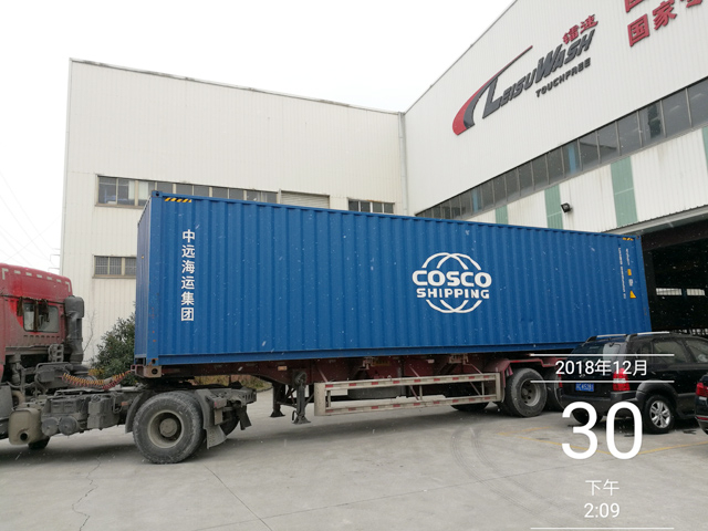 海外发货现场,镭豹360炫彩型洗车机发往沙特吉达AL MANAR CAR WASH