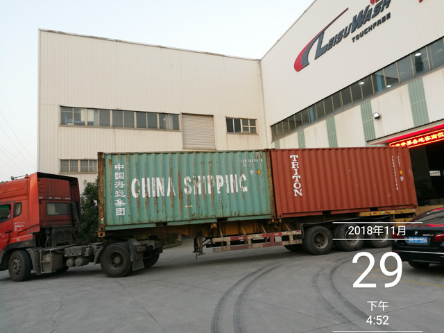 海外发货现场,镭豹360卓越型洗车机发往美国百慕大AutoBahn公司