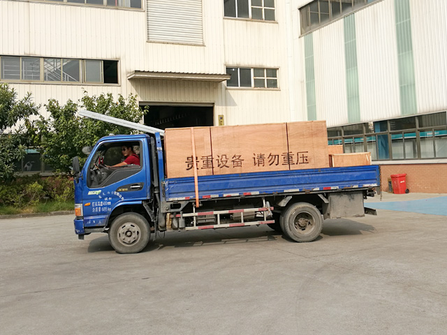 发货现场:镭鹰S90洗车机发往山西省太原市广本4S店