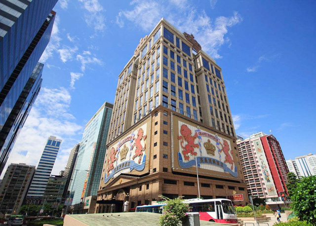 镭豹洗车机在中国澳门大受欢迎,澳门英皇酒店订购一台镭豹360炫彩型洗护一体机