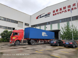 海外发货现场,四台镭翼SG仿形高压无接触全自动洗车机发往俄罗斯莫斯科