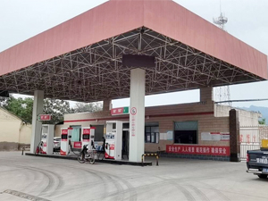 好品质订单源源不断,山西省运城市鸿运加油站订购一台镭豹360锐意进取型洗车机