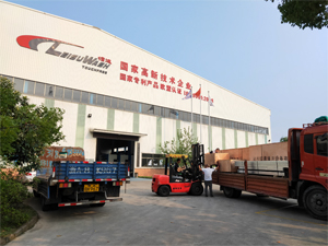 发货现场,两台镭豹360炫彩型洗车机发往北京市某行政机关