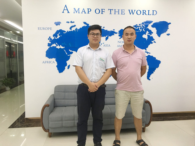 品质赢得认可,浙江省慈溪市王总来厂订购一台镭鹰S90风干型电脑洗车机