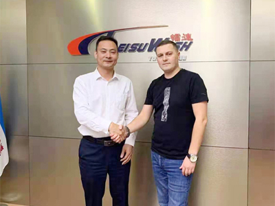 卓越品质畅销海外市场,乌克兰Cyber Wash再次订购一台镭豹360炫彩型洗车机