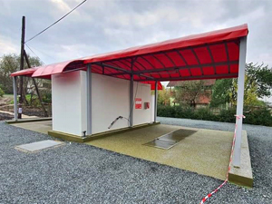 创新赢得市场,罗马尼亚客户Eduard订购一台镭翼DG仿形升降式高压无接触洗车机