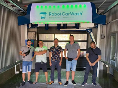 新年伊始 喜迎开门红,俄罗斯加里宁格勒Robot Car Wash再订十五台镭豹360炫彩型洗车机