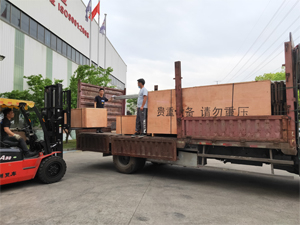 产品好发货快,两台镭鹰X1自动洗车机发往河南省洛阳市中鑫加油站和饭坡加油站