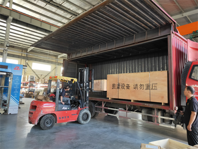 发货现场,镭鹰X1自动洗车机发往浙江省温州市英利汽车美容