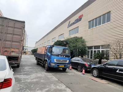 发货现场,镭鹰S90洗车机发往辽宁省锦州市客运西站