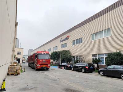 发货现场,三台镭鹰S90洗车机发往山西省长治市连通加油站