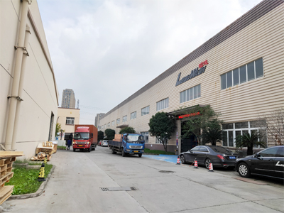 发货现场,镭鹰S90洗车机发往山东省聊城市现代物流加油站