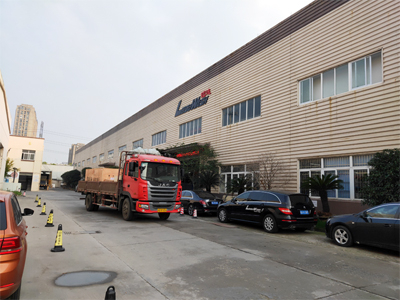 发货现场,镭豹360锐意型洗车机发往福建省莆田市荔园加油站