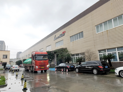 海外发货现场,两台镭豹360极速型全自动洗车机发往哈萨克斯坦car wash expert