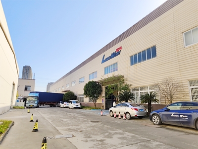 海外发货现场,四台镭豹360炫彩型全自动洗车机发往俄罗斯萨马拉