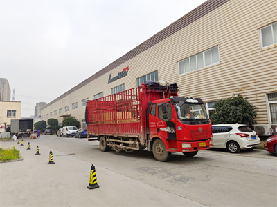 发货现场,镭鹰S90洗车机发往天津市津鑫加油站