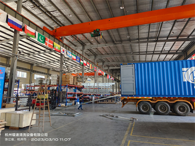 海外发货现场,五台镭豹360炫彩型全自动洗车机发往俄罗斯莫斯科