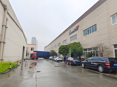 海外发货现场,五台镭豹360炫彩型全自动洗车机发往俄罗斯加里宁格勒