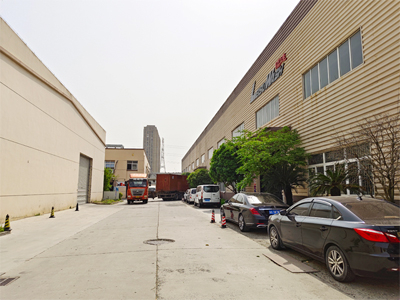 海外发货现场,镭豹360炫彩型全自动洗车机发往格鲁吉亚