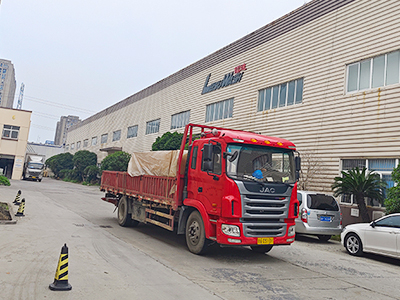 发货现场,镭鹰S90旗舰型洗车机发往广西省玉林市博白县农机石化加油站