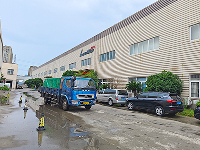 发货现场,镭鹰S90旗舰型洗车机发往广东省江门市